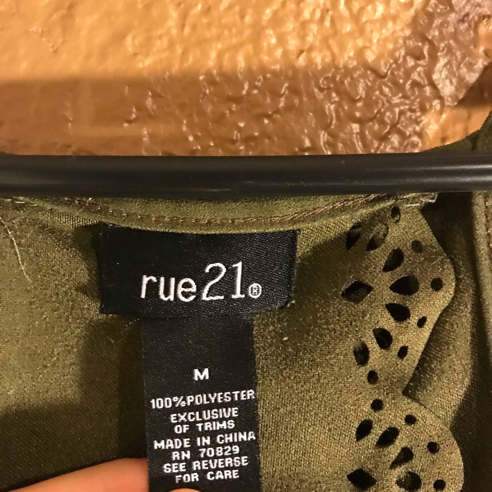 Olive green tank top - Picture 3 of 3